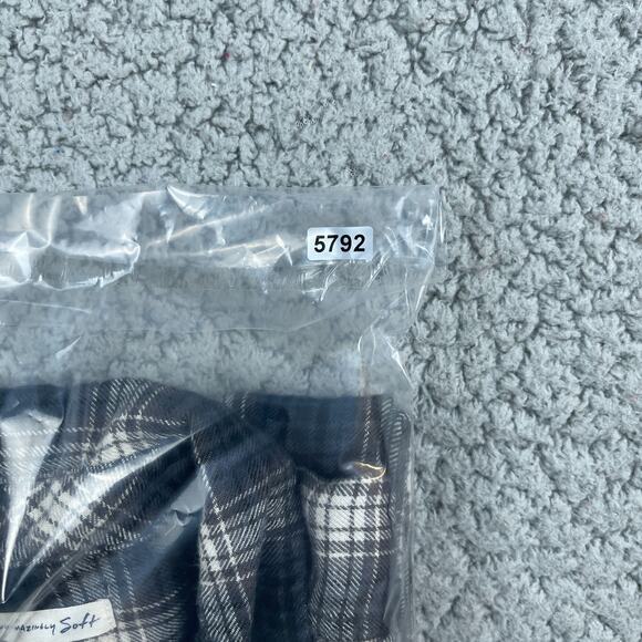 American Eagle Amazingly Soft Boyfriend Fit Flannel Shirt M Black White Plaid - Picture 7 of 7